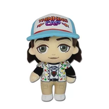 Stranger Things Dustin plüss 26 cm  Stranger Things Dustin plüss 26 cm
