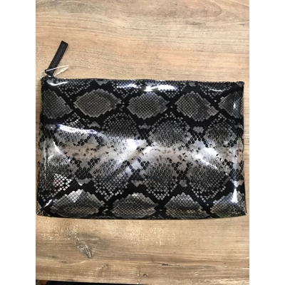 Kigyós fekete Neszeszer 24cmx30cm méret